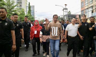 Becek dan Kumuh, Pedagang Pasar SMEP Curhat ke Jokowi 