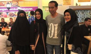 Ini Kata Perempuan Bercadar Usai Foto Bareng Jokowi