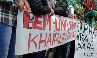 Ratusan Mahasiswa Geruduk Kediaman Gubernur