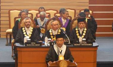 Anggota BPK RI Dikukuhkan Guru Besar Spesialis Audit Keuangan Negara 