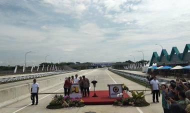 Sambil Cicip Kuliner Soto Kuali, Presiden Resmikan Tol Sragen-Ngawi