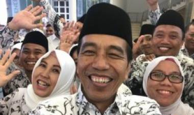 Didepan 44 Ribu Guru, Jokowi Sebut Profesi Guru Tak Bisa Digantikan Mesin Canggih