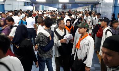 Massa Reuni 212 Mulai Pulang Melalui Stasiun Gondangdia 