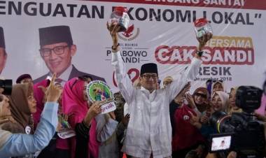 Emak-emak Kasih Sumbangan Kampanye ke Sandiaga