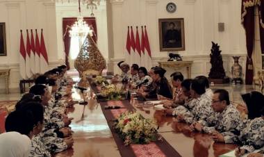 Soal Guru Honorer, Presiden Minta Masukan dari PGRI 