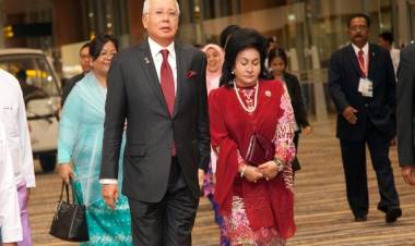 Najib Ditangkap Saat Ulang Tahun Istri, Putrinya Posting Kata-kata Emosional