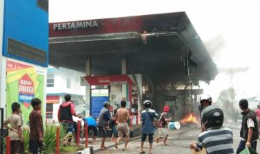 SPBU di Jalan Abdesir Makassar Terbakar