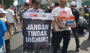 Massa "2112" Geruduk Kedubes China, Galang Dana untuk Uighur