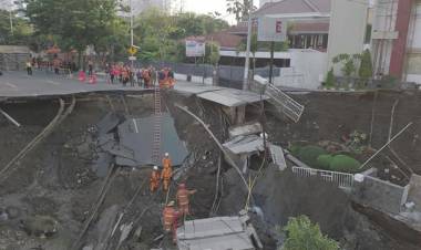 RS Siloam: Kami Tidak Terlibat, Jalan Amblas Surabaya Tanggung Jawab Pemilik Gedung
