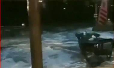 Ratusan Wisatawan Tanjung Lesung Hilang Diterjang Gelombang Pasang