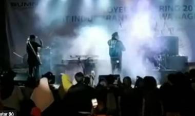 PEMAIN BASS SEVENTEEN JADI KORBAN TSUNAMI