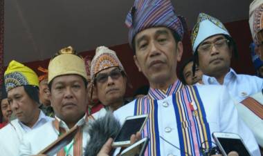 Dari Toraja Jokowi Sampaikan Duka Atas Bencana Tsunami Selat Sunda
