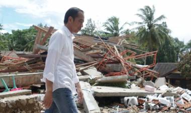 Ini Perintah Jokowi  Saat Tinjau Dampak Tsunami di Banten