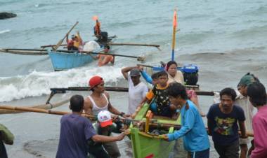Sekda Sebut Ratusan Warga Pulau Sebesi-Sebuku Sudah Dievakuasi