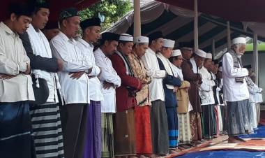 Ma'ruf Amin Sholat Gaib dan Tausyiah di Banten