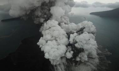 BAHAYA!!! Status Gunung Anak Krakatau Siaga Level III 