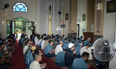 Tampil Beda,  Seribuan Umat Islam Biak Istighosah Sambut Tahun Baru