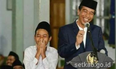 Ucapkan Selamat Tahun 2019, Jokowi Tanya Netizen Akhir Tahun Kalian Dimana??