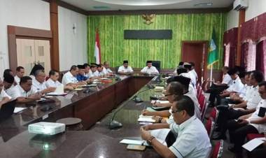 Datang Terlambat, Bupati Cek Endra Tutup Pintu Larang Pejabat Hadiri Rapat