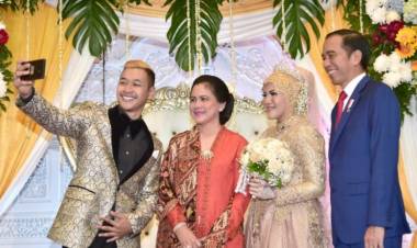 Pesilat Hanifan Kegirangan Bisa "Selfie" Bersama Presiden Saat Pernikahannya