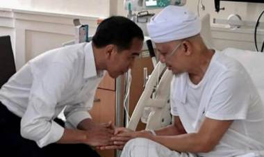 Jenguk Ustadz Arifim Ilham, Jokowi: Minta Masyarakat Doakan Beliau Sembuh Penyakitnya