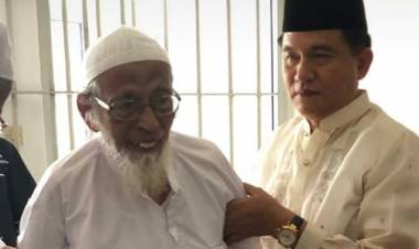 Yusril Jelaskan Jokowi Bebaskan Ba'asyir Tanpa Syarat