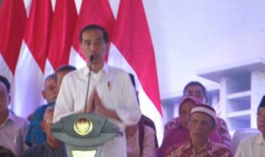 Saat Bagi Sertifikat, Jokowi: Mari Kita Berpolitik Santun dan Beretika