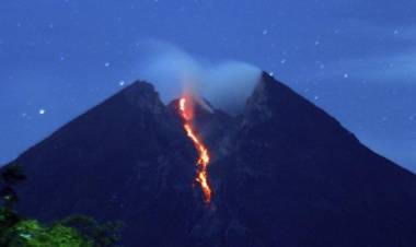 Hari Ini, Gunung Merapi Delapan Kali Keluarkan Guguran Lava