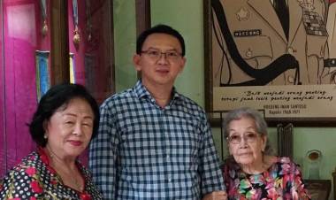 Begini Perasaan Ahok Dapat Lukisan Karya Jenderal Hoegeng