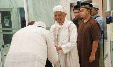 Takbir Sambut Ustaz Arifin Ilham Tiba di Az-Zikra