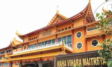 Warga Tionghoa Jambi Imlek di Vihara Putra Meitreya