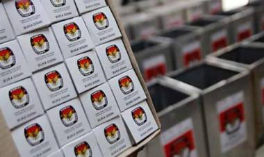 Takut Berjamur, KPU Muarojambi Semprot Logistik dengan Disinfektan