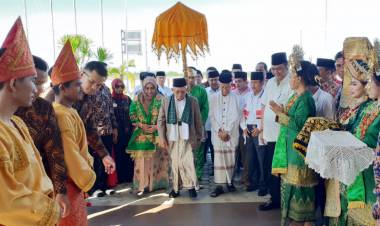 Ma'ruf Amin Sapa Warga Sumbar Hingga Kunjungi Diniyyah Putri Padang Panjang