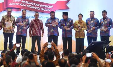 Jadi Tokoh Pembuat Berita, Ketua DPD RI Terima Warta Bakti Utama