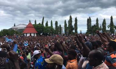 Terkait Kasus KPK, Lebih Seribu Warga Demo Dukung Gubernur Papua
