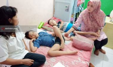 Kakak Beradik di Surabaya Ini Menderita Penyakit Langka "Distrofi Otot"