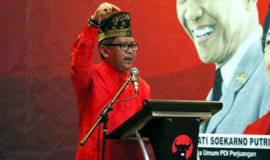 Hasto Sebut Tim Prabowo-Sandi Makin Panik