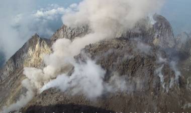 Merapi Bergemuruh, Aktivitas Warga Tak Terganggu