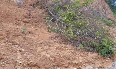 Sudah Sepekan Jalan Menuju Bukit Khayangan Sungaipenuh Tertimbun Longsor 