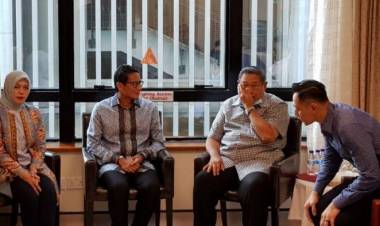 Hanya 30 Menit, Sandiaga Uno Jenguk Ani Yudhoyono