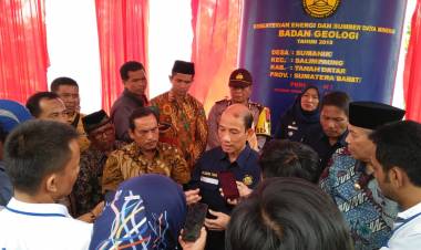 Lewat Arcandra, Warga Nagari Sumaniak Minta Presiden Turunkan Harga Tiket Pesawat