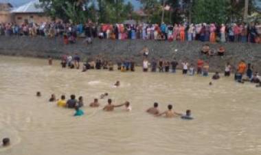 Bocah Tenggelam Belum Ditemukan, Warga Semurup Kerinci Ramai-ramai Lakukan Pencarian