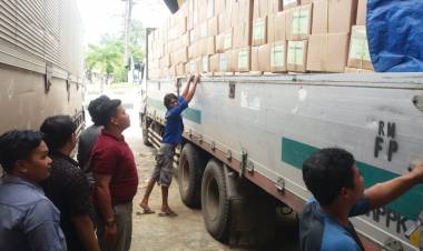 KPU Merangin Libatkan Ratusan Warga Lipat Surat Suara