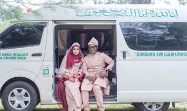 Horor, Prewed Pasangan Ini Pakai Mobil Jenazah