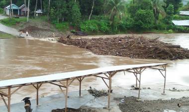 BREAKING NEWS! Banjir Terjang Jembatan Batang Asam Jujuhan Bungo