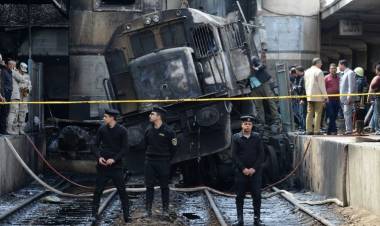 Dua Lusin Lebih Tewas dalam Kecelakaan Kereta di Stasiun Kairo