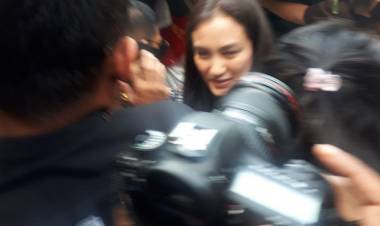 Didampingi Artis Atiqah, Ratna Sarumpaet Jalani Sidang di PN Jaksel