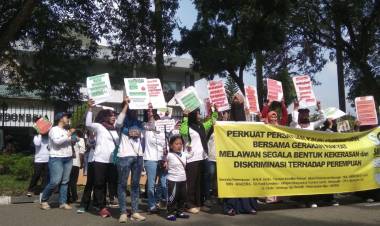 Peringati Hari Perempuan, Aktivis Jambi Lakukan Unjuk Rasa