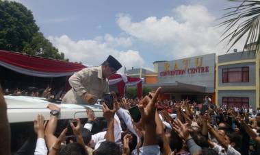 Prabowo Sapa Masyarakat Jambi, Teriakan Massa Menggelegar: Prabowo Presiden!