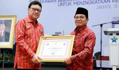 Hanya Dua Gubernur, Fachrori Umar Dianugrahi Penghargaan Perpustakaan oleh Mendagri